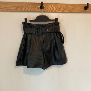ZARA WOMENS FAYX LEATHER BELTED HIGH RISE SHORTS SIZE XS EXCELLENT CONDITION!!!